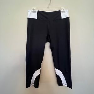 MARIKA SPORT CAPRI LEGGINGS